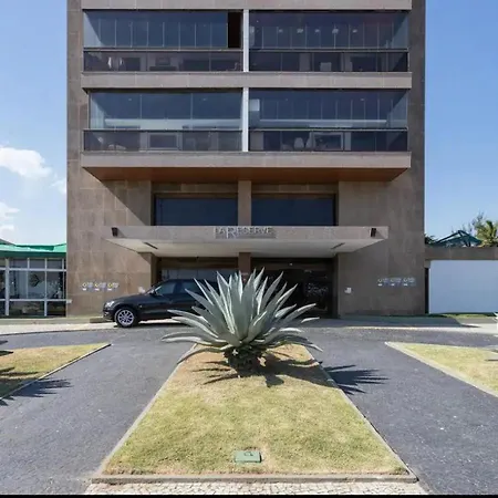 Lindo apto no melhor lugar da Barra da Tijuca! Com uma vista de tirar o fôlego, frente para o mar! Totalmente equipado e decorado ao lado dos melhores hotéis e quiosques da Barra! Portaria 24h, piscina, sauna, Jacuzzi, academia, garagem, Wi-Fi, lavan-3